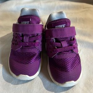 Toddler nike sneakers size 5